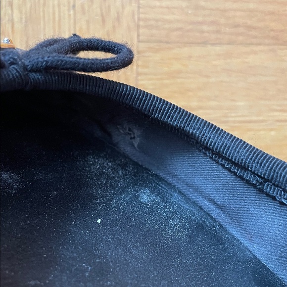 Classic Black Coach Ballet Flats with Bow Detail - Picture 6 of 7